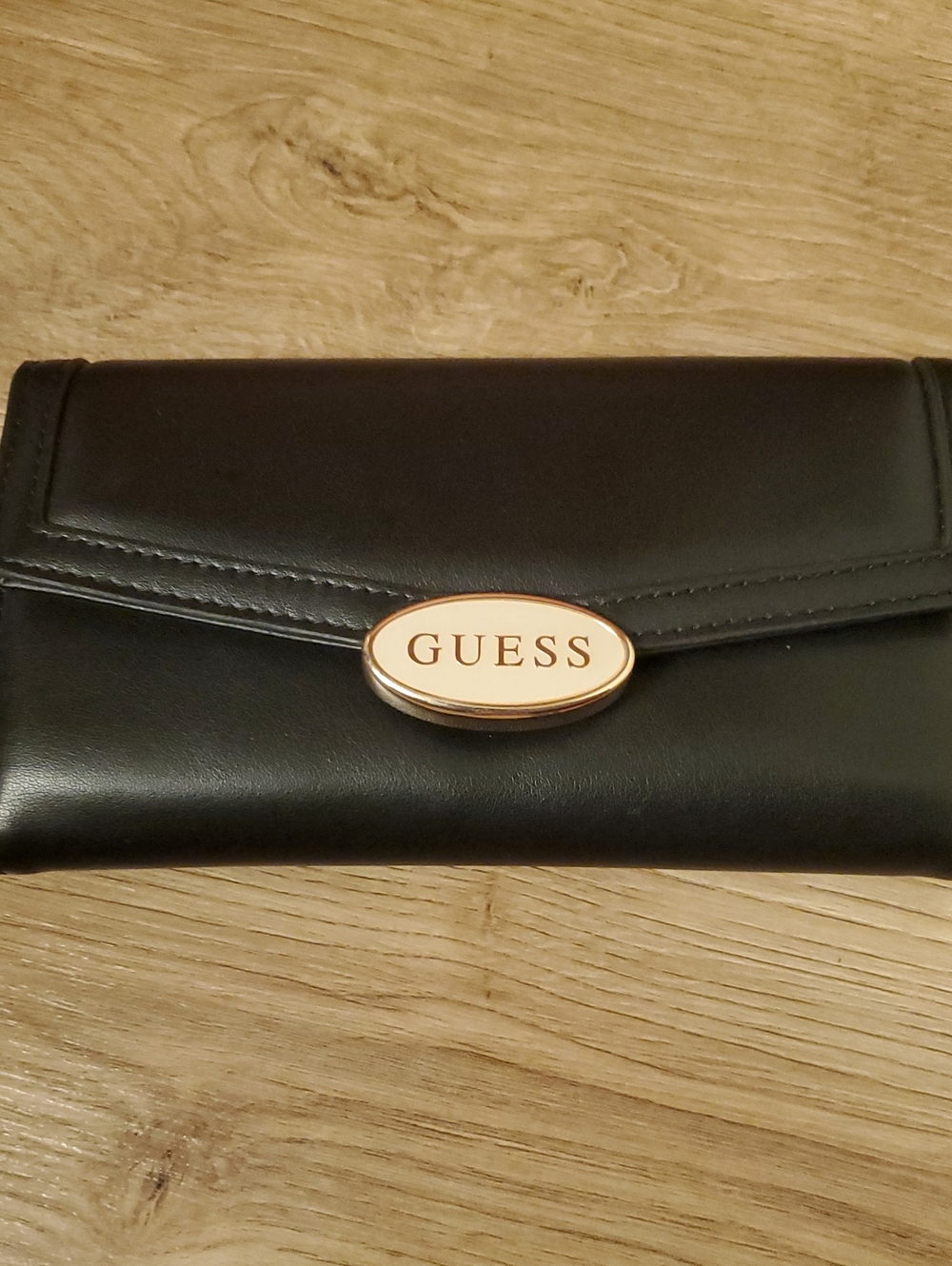 GUESS Black Wallet with Gold Oval Logo Plaque Pre- Owned In Good Condition